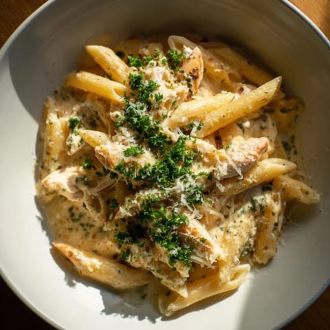 Tinis Creamy Chicken Pasta, a comforting American-Italian dish with shredded chicken in a rich cream sauce.